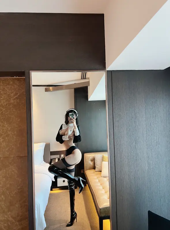 黑丝修女 - 葛征